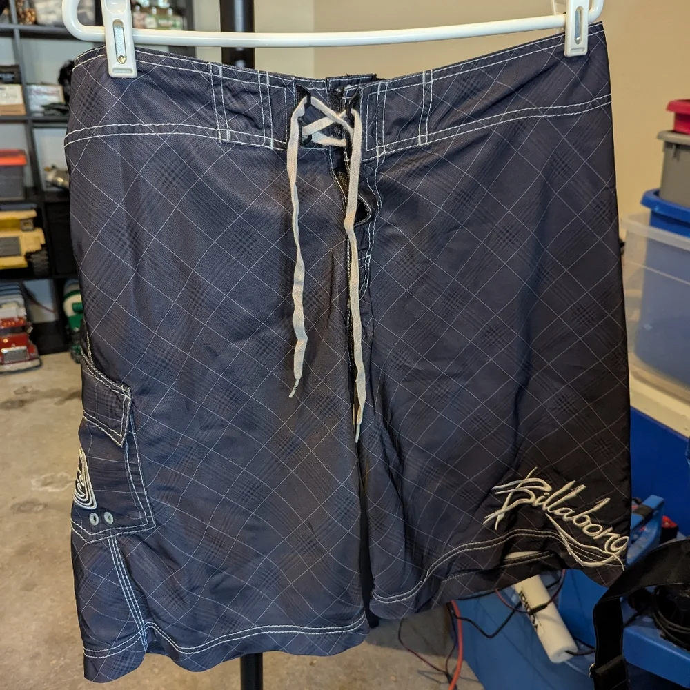 Billabong Hybrid Shorts - Picture 1 of 5